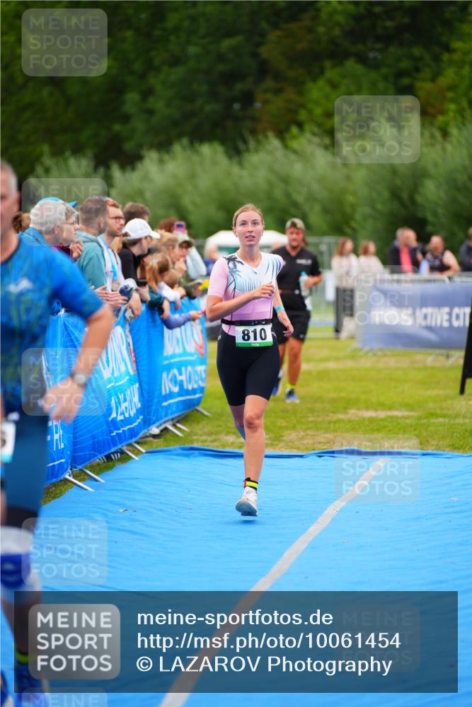 30.08.2026 - Elbe Triathlon Hamburg LAZAROV Photography http://msf.ph/oto/10061454 30.08.2026 11:44:50 Ziel 810, 1082, 1258, 1326 meine-sportfotos.de