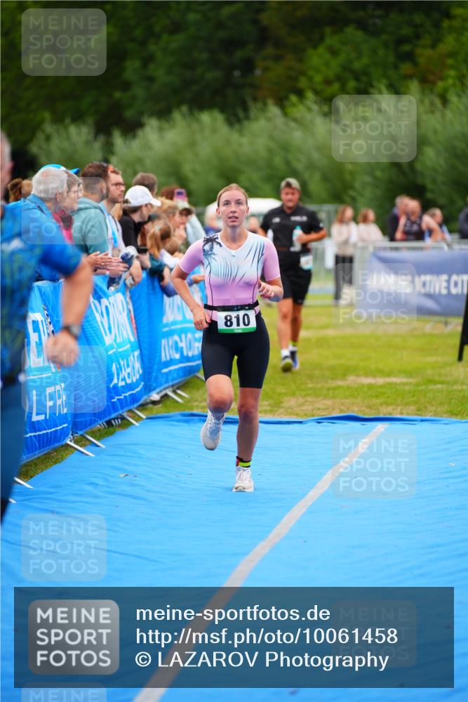 30.08.2026 - Elbe Triathlon Hamburg LAZAROV Photography http://msf.ph/oto/10061458 30.08.2026 11:44:50 Ziel 810, 1082, 1258, 1326 meine-sportfotos.de
