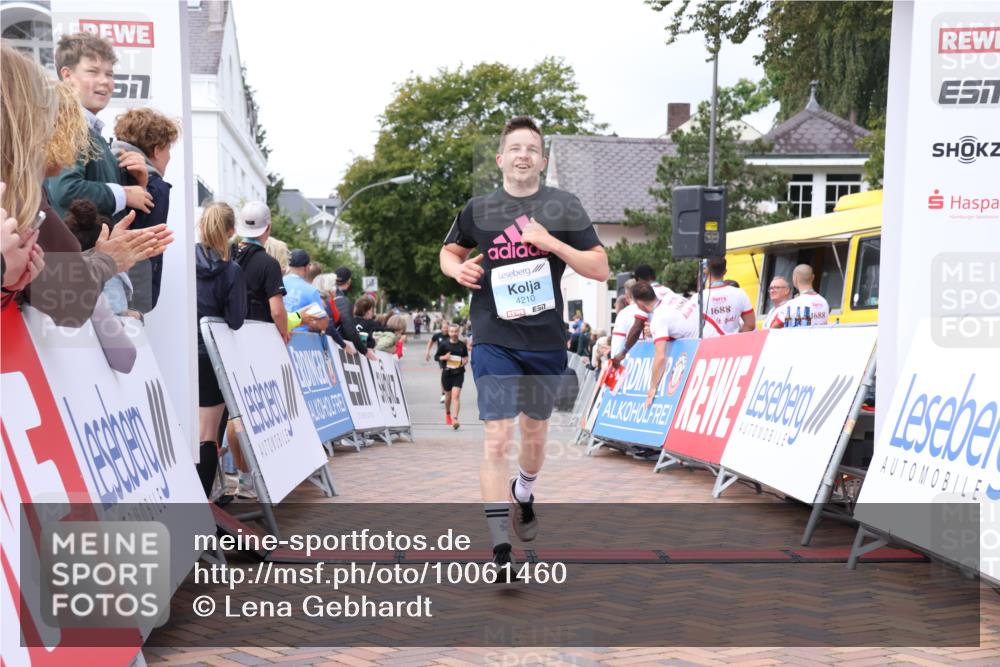 30.08.2026 - Blankeneser Heldenlauf Lena Gebhardt http://msf.ph/oto/10061460 30.08.2026 12:31:22 Ziel 4210, 4421, 4422 meine-sportfotos.de