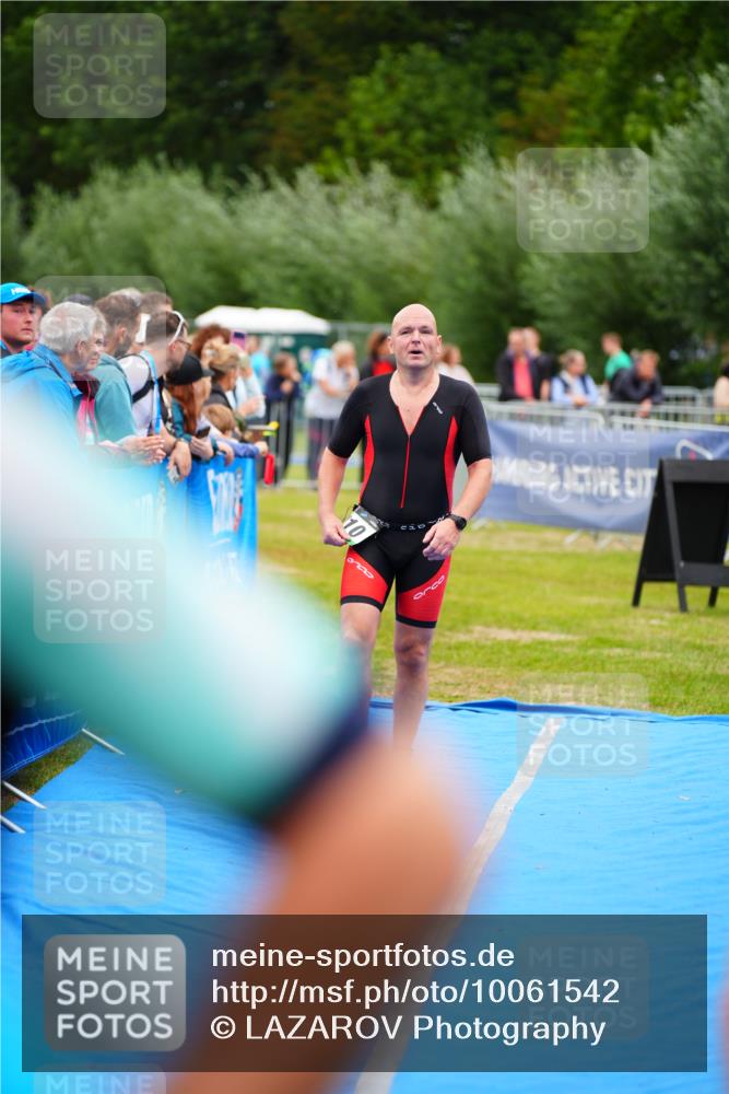 30.08.2026 - Elbe Triathlon Hamburg LAZAROV Photography http://msf.ph/oto/10061542 30.08.2026 11:45:08 Ziel 710 meine-sportfotos.de