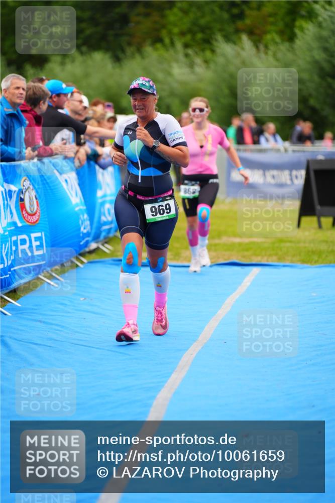 30.08.2026 - Elbe Triathlon Hamburg LAZAROV Photography http://msf.ph/oto/10061659 30.08.2026 11:45:29 Ziel 868, 969 meine-sportfotos.de