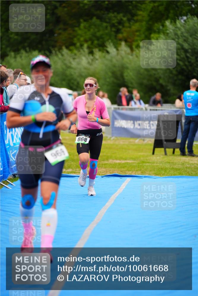 30.08.2026 - Elbe Triathlon Hamburg LAZAROV Photography http://msf.ph/oto/10061668 30.08.2026 11:45:30 Ziel 868, 969 meine-sportfotos.de