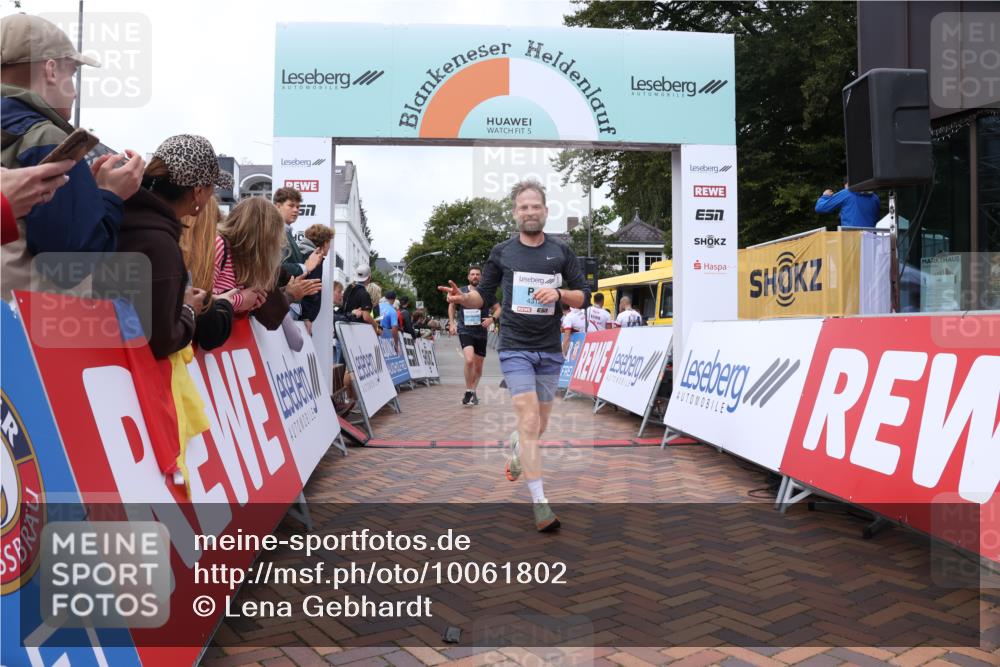 30.08.2026 - Blankeneser Heldenlauf Lena Gebhardt http://msf.ph/oto/10061802 30.08.2026 12:32:10 Ziel 2388, 4303, 4312 meine-sportfotos.de