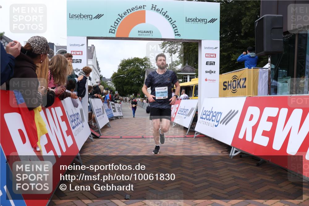 30.08.2026 - Blankeneser Heldenlauf Lena Gebhardt http://msf.ph/oto/10061830 30.08.2026 12:32:12 Ziel 2388, 4303, 4312 meine-sportfotos.de