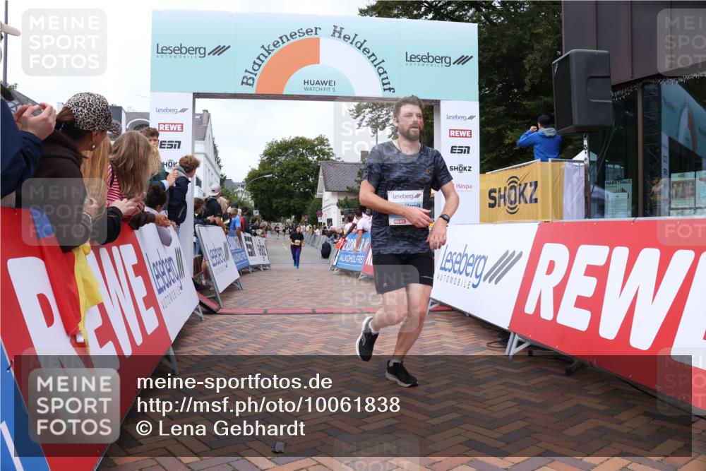 30.08.2026 - Blankeneser Heldenlauf Lena Gebhardt http://msf.ph/oto/10061838 30.08.2026 12:32:12 Ziel 2388, 4303, 4312 meine-sportfotos.de