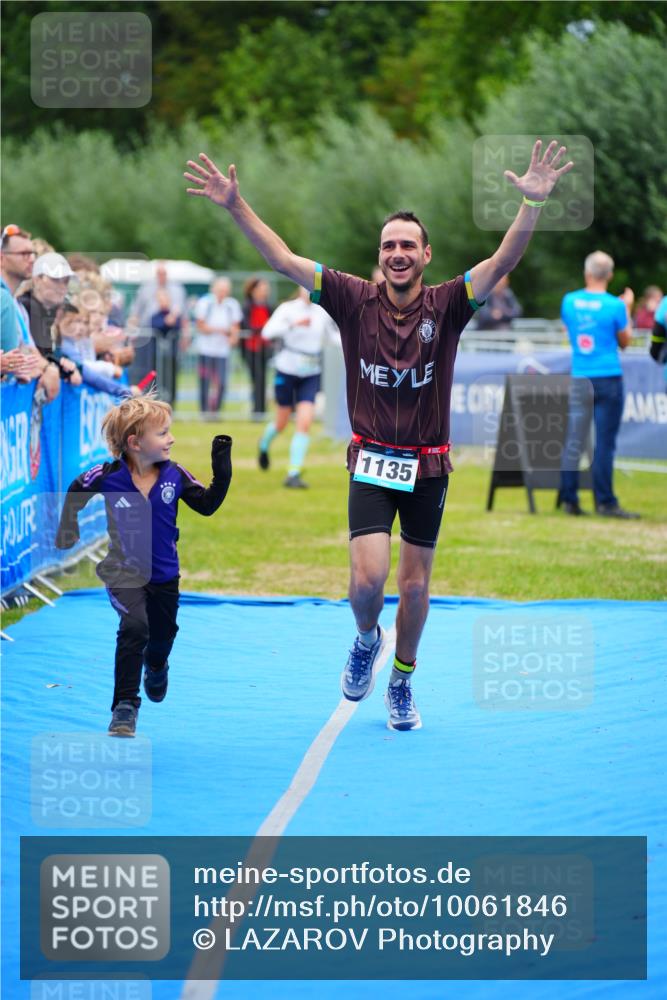 30.08.2026 - Elbe Triathlon Hamburg LAZAROV Photography http://msf.ph/oto/10061846 30.08.2026 11:46:29 Ziel 1135 meine-sportfotos.de