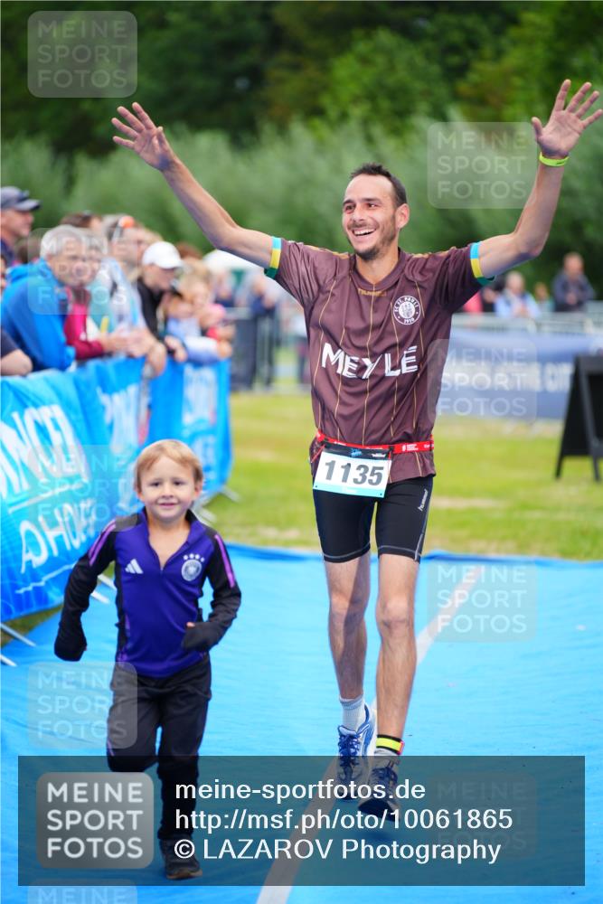 30.08.2026 - Elbe Triathlon Hamburg LAZAROV Photography http://msf.ph/oto/10061865 30.08.2026 11:46:30 Ziel 1135 meine-sportfotos.de