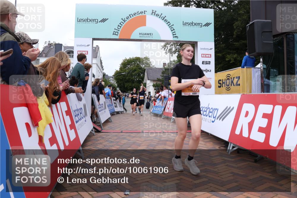 30.08.2026 - Blankeneser Heldenlauf Lena Gebhardt http://msf.ph/oto/10061906 30.08.2026 12:32:34 Ziel 2540, 2820, 2821 meine-sportfotos.de