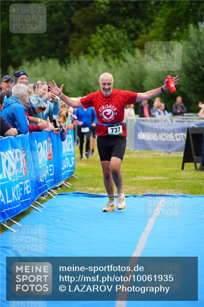 30.08.2026 - Elbe Triathlon Hamburg LAZAROV Photography http://msf.ph/oto/10061935 30.08.2026 11:47:02 Ziel 737, 788, 1294 meine-sportfotos.de