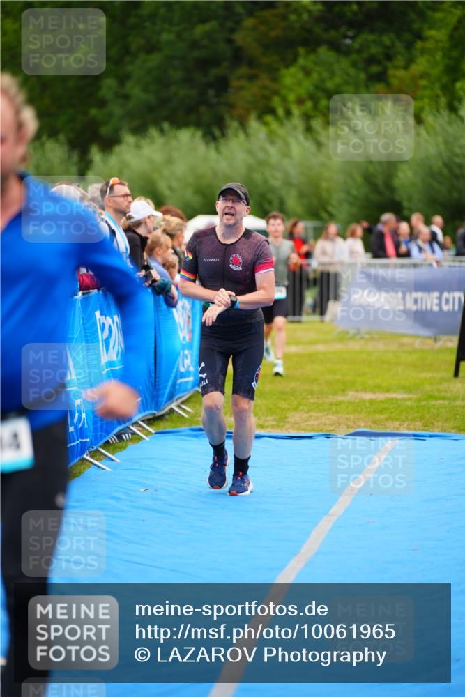 30.08.2026 - Elbe Triathlon Hamburg LAZAROV Photography http://msf.ph/oto/10061965 30.08.2026 11:47:10 Ziel 1294, 1311, 1379 meine-sportfotos.de
