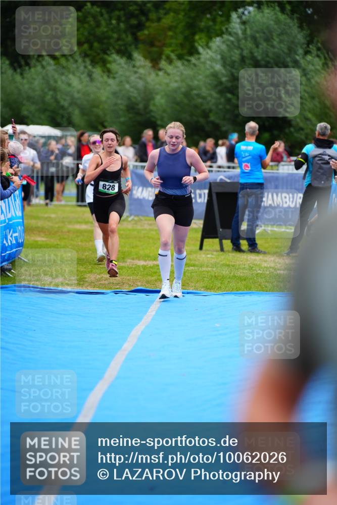 30.08.2026 - Elbe Triathlon Hamburg LAZAROV Photography http://msf.ph/oto/10062026 30.08.2026 11:47:27 Ziel 809, 814, 828, 1383 meine-sportfotos.de