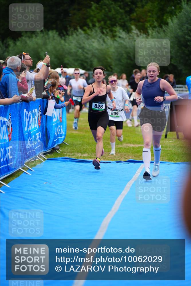 30.08.2026 - Elbe Triathlon Hamburg LAZAROV Photography http://msf.ph/oto/10062029 30.08.2026 11:47:28 Ziel 809, 814, 828, 1383 meine-sportfotos.de