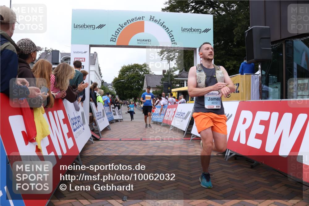 30.08.2026 - Blankeneser Heldenlauf Lena Gebhardt http://msf.ph/oto/10062032 30.08.2026 12:33:02 Ziel 2584, 4012, 4131, 4472 meine-sportfotos.de