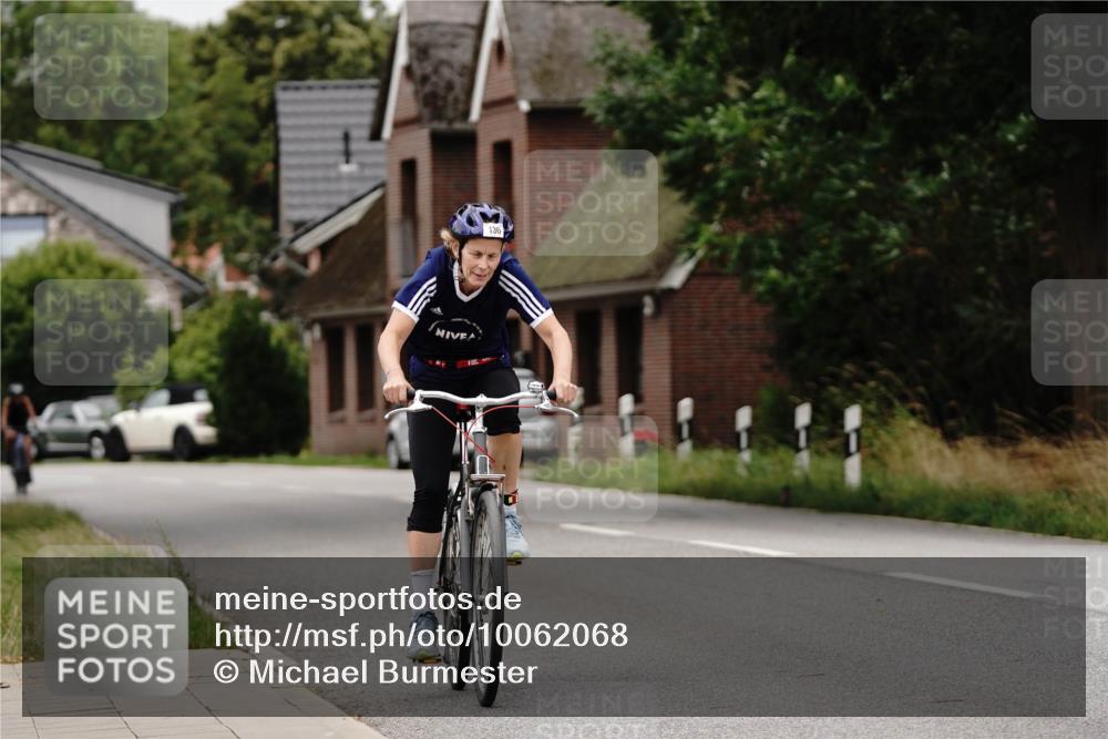 30.08.2026 - Elbe Triathlon Hamburg Michael Burmester http://msf.ph/oto/10062068 30.08.2026 14:25:40 Radfahren 136 meine-sportfotos.de