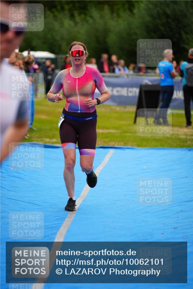 30.08.2026 - Elbe Triathlon Hamburg LAZAROV Photography http://msf.ph/oto/10062101 30.08.2026 11:47:38 Ziel 857 meine-sportfotos.de