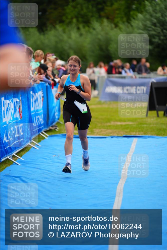 30.08.2026 - Elbe Triathlon Hamburg LAZAROV Photography http://msf.ph/oto/10062244 30.08.2026 11:48:11 Ziel 821 meine-sportfotos.de
