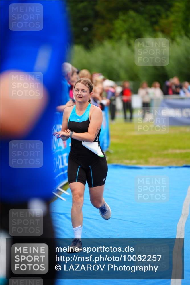 30.08.2026 - Elbe Triathlon Hamburg LAZAROV Photography http://msf.ph/oto/10062257 30.08.2026 11:48:12 Ziel 821 meine-sportfotos.de