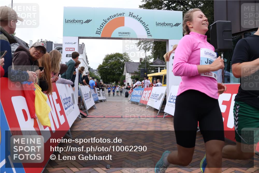 30.08.2026 - Blankeneser Heldenlauf Lena Gebhardt http://msf.ph/oto/10062290 30.08.2026 12:33:25 Ziel 4011, 4068, 4096, 4364 meine-sportfotos.de