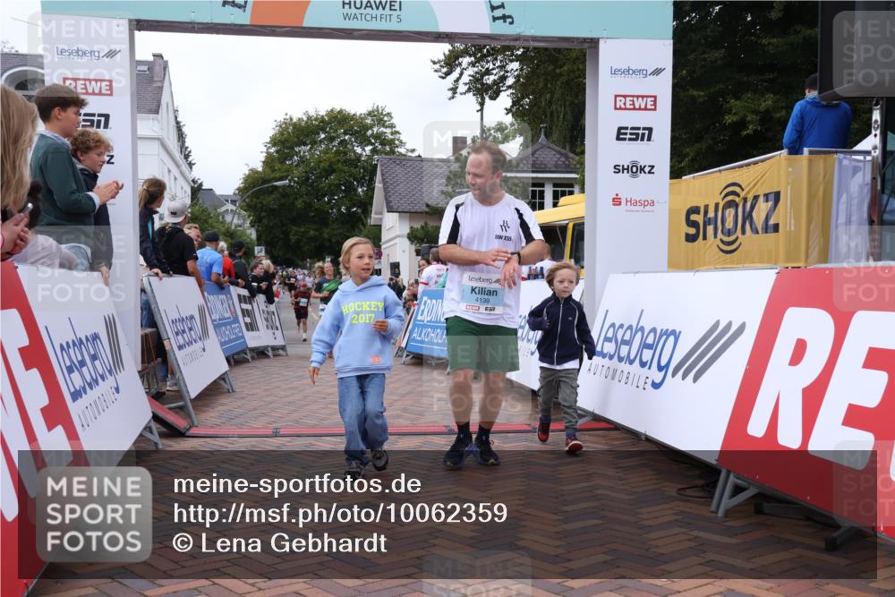 30.08.2026 - Blankeneser Heldenlauf Lena Gebhardt http://msf.ph/oto/10062359 30.08.2026 12:33:36 Ziel 4065, 4139, 4189, 4298 meine-sportfotos.de
