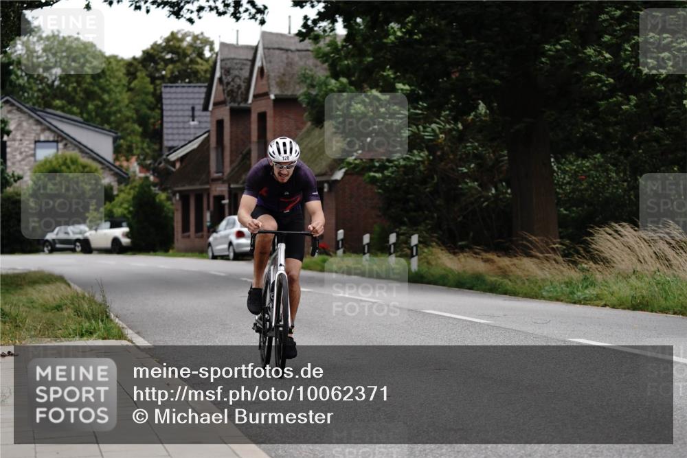 30.08.2026 - Elbe Triathlon Hamburg Michael Burmester http://msf.ph/oto/10062371 30.08.2026 14:49:37 Radfahren 128 meine-sportfotos.de