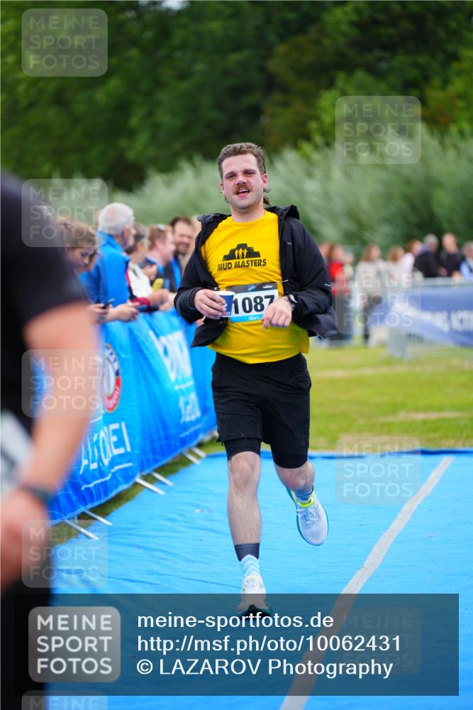 30.08.2026 - Elbe Triathlon Hamburg LAZAROV Photography http://msf.ph/oto/10062431 30.08.2026 11:48:50 Ziel 1087 meine-sportfotos.de