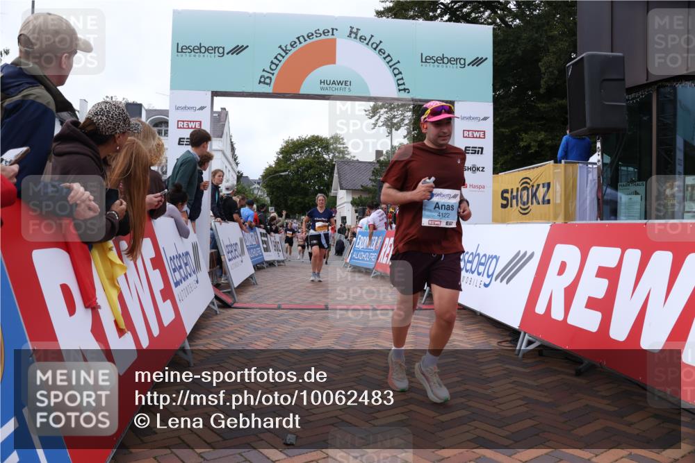30.08.2026 - Blankeneser Heldenlauf Lena Gebhardt http://msf.ph/oto/10062483 30.08.2026 12:33:45 Ziel 2117, 4122, 4298 meine-sportfotos.de