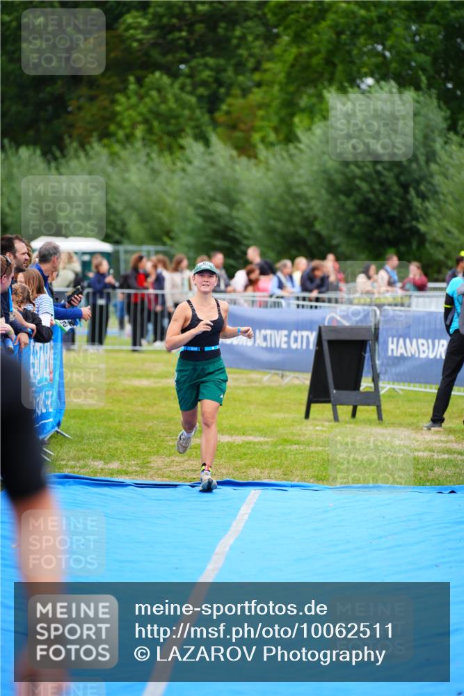 30.08.2026 - Elbe Triathlon Hamburg LAZAROV Photography http://msf.ph/oto/10062511 30.08.2026 11:49:15 Ziel 818 meine-sportfotos.de
