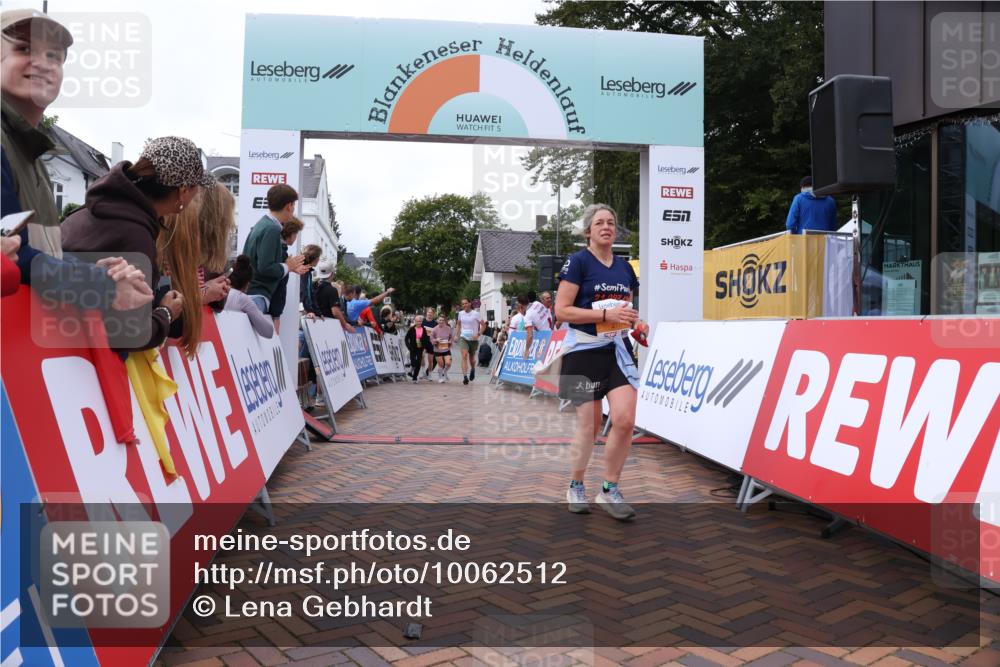 30.08.2026 - Blankeneser Heldenlauf Lena Gebhardt http://msf.ph/oto/10062512 30.08.2026 12:33:47 Ziel 2117, 2125, 4122, 4298, 4488 meine-sportfotos.de