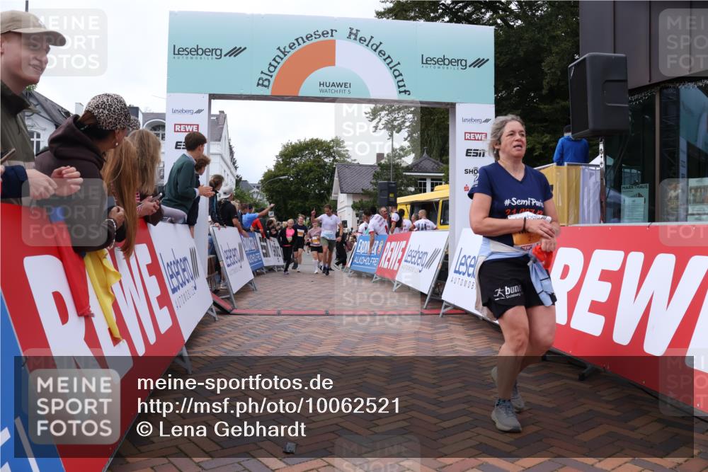 30.08.2026 - Blankeneser Heldenlauf Lena Gebhardt http://msf.ph/oto/10062521 30.08.2026 12:33:48 Ziel 2117, 2125, 4122, 4488 meine-sportfotos.de