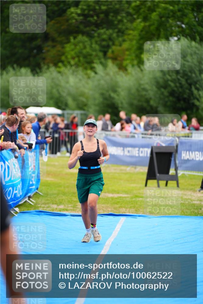 30.08.2026 - Elbe Triathlon Hamburg LAZAROV Photography http://msf.ph/oto/10062522 30.08.2026 11:49:17 Ziel 818 meine-sportfotos.de