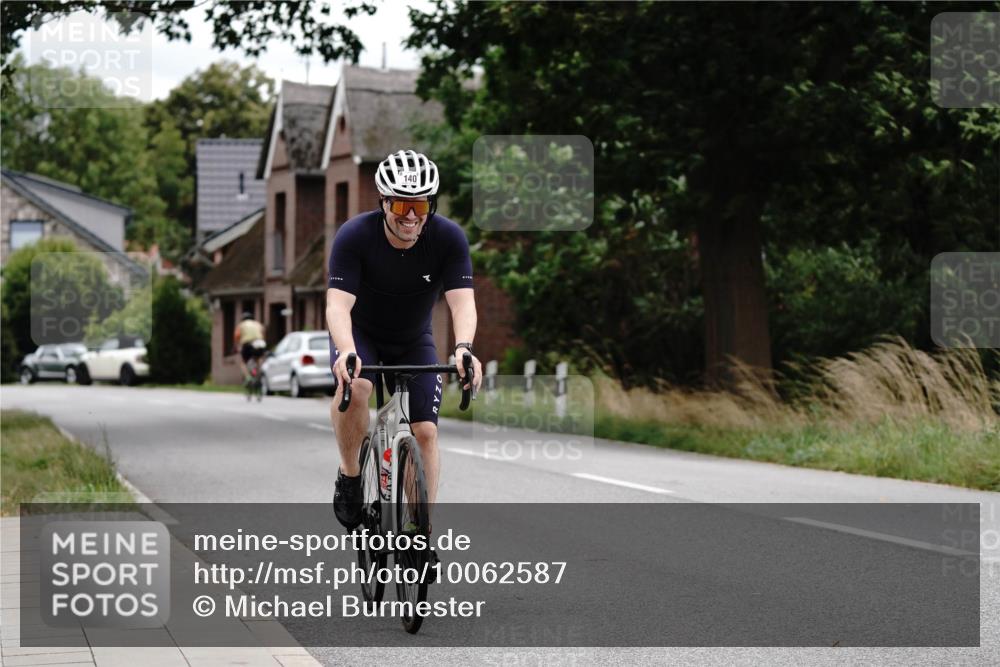30.08.2026 - Elbe Triathlon Hamburg Michael Burmester http://msf.ph/oto/10062587 30.08.2026 14:53:45 Radfahren  meine-sportfotos.de