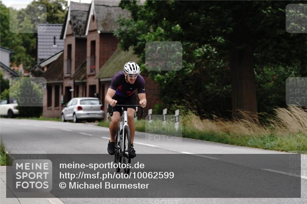 30.08.2026 - Elbe Triathlon Hamburg Michael Burmester http://msf.ph/oto/10062599 30.08.2026 14:53:51 Radfahren  meine-sportfotos.de