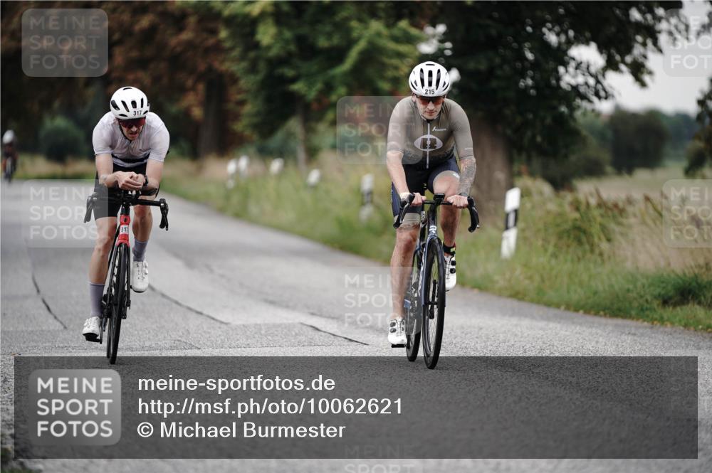 30.08.2026 - Elbe Triathlon Hamburg Michael Burmester http://msf.ph/oto/10062621 30.08.2026 09:01:08 Radfahren 215, 317 meine-sportfotos.de
