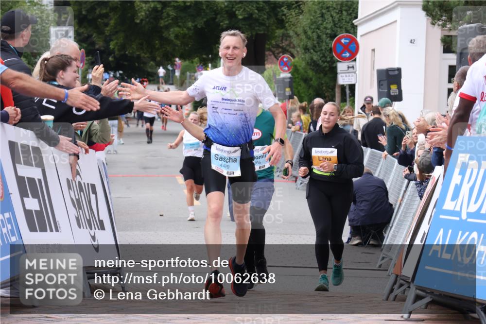 30.08.2026 - Blankeneser Heldenlauf Lena Gebhardt http://msf.ph/oto/10062638 30.08.2026 12:33:58 Ziel 2125, 4040, 4429, 4488 meine-sportfotos.de
