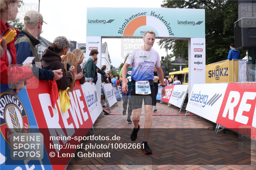30.08.2026 - Blankeneser Heldenlauf Lena Gebhardt http://msf.ph/oto/10062661 30.08.2026 12:34:04 Ziel 2839, 4365, 4429, 4460, 4461 meine-sportfotos.de