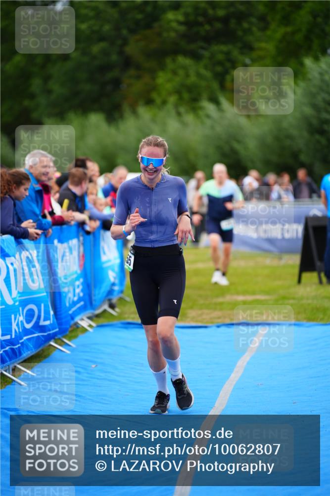 30.08.2026 - Elbe Triathlon Hamburg LAZAROV Photography http://msf.ph/oto/10062807 30.08.2026 11:50:25 Ziel 855, 912, 1282 meine-sportfotos.de