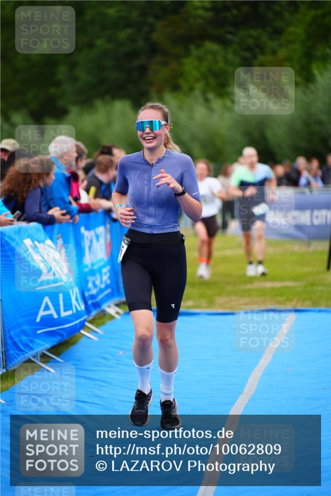 30.08.2026 - Elbe Triathlon Hamburg LAZAROV Photography http://msf.ph/oto/10062809 30.08.2026 11:50:25 Ziel 855, 912, 1282 meine-sportfotos.de