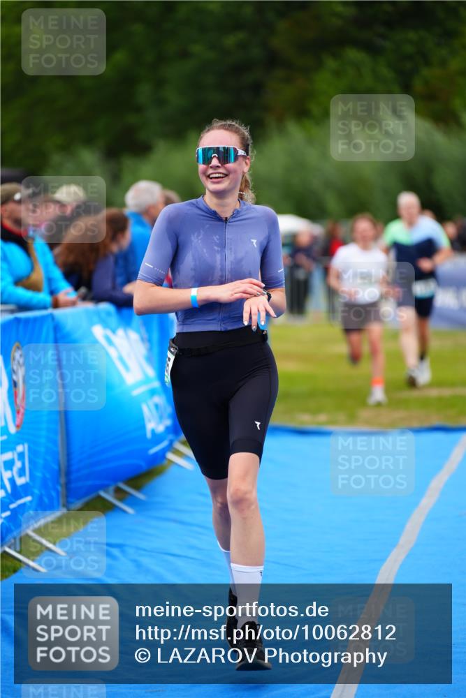 30.08.2026 - Elbe Triathlon Hamburg LAZAROV Photography http://msf.ph/oto/10062812 30.08.2026 11:50:25 Ziel 855, 912, 1282 meine-sportfotos.de