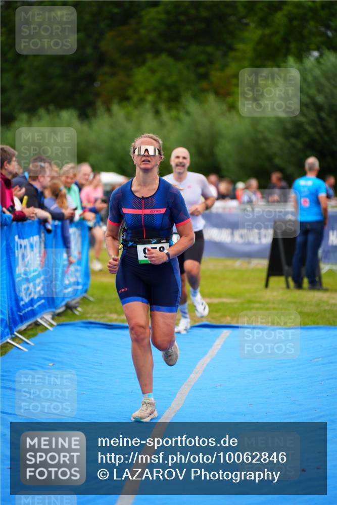 30.08.2026 - Elbe Triathlon Hamburg LAZAROV Photography http://msf.ph/oto/10062846 30.08.2026 11:50:35 Ziel 686, 958 meine-sportfotos.de