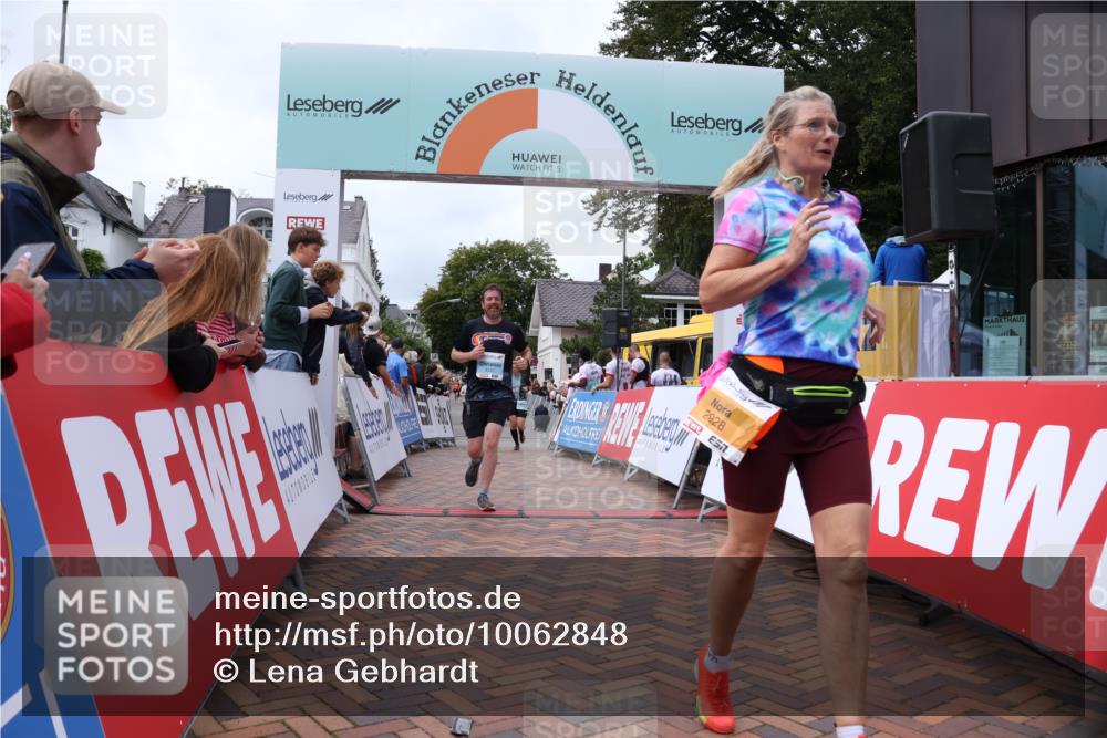 30.08.2026 - Blankeneser Heldenlauf Lena Gebhardt http://msf.ph/oto/10062848 30.08.2026 12:34:35 Ziel 2302, 2561, 2928, 4347, 4449 meine-sportfotos.de