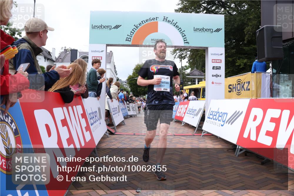 30.08.2026 - Blankeneser Heldenlauf Lena Gebhardt http://msf.ph/oto/10062855 30.08.2026 12:34:36 Ziel 2928, 4347, 4449 meine-sportfotos.de