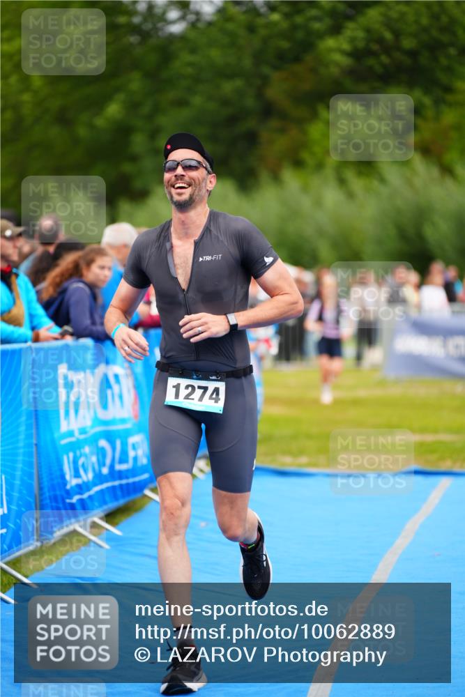 30.08.2026 - Elbe Triathlon Hamburg LAZAROV Photography http://msf.ph/oto/10062889 30.08.2026 11:51:02 Ziel 833, 1274, 1293 meine-sportfotos.de