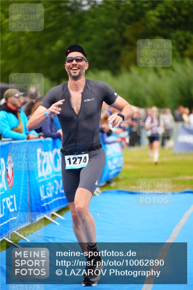 30.08.2026 - Elbe Triathlon Hamburg LAZAROV Photography http://msf.ph/oto/10062890 30.08.2026 11:51:03 Ziel 833, 1274, 1293 meine-sportfotos.de