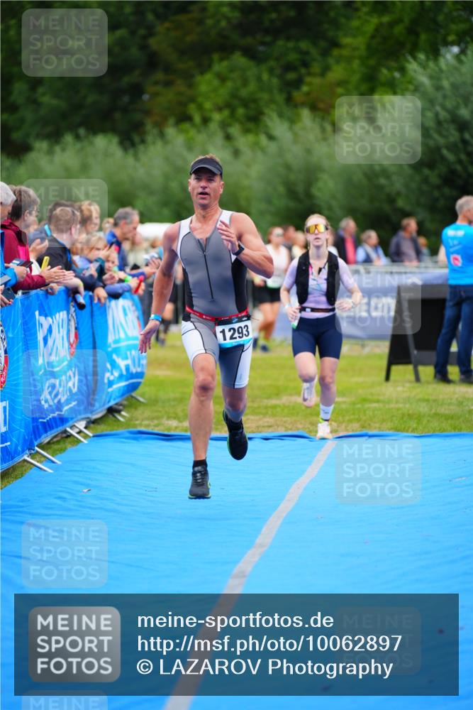 30.08.2026 - Elbe Triathlon Hamburg LAZAROV Photography http://msf.ph/oto/10062897 30.08.2026 11:51:06 Ziel 833, 1274, 1293 meine-sportfotos.de