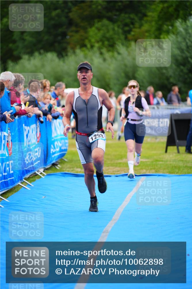 30.08.2026 - Elbe Triathlon Hamburg LAZAROV Photography http://msf.ph/oto/10062898 30.08.2026 11:51:06 Ziel 833, 1274, 1293 meine-sportfotos.de
