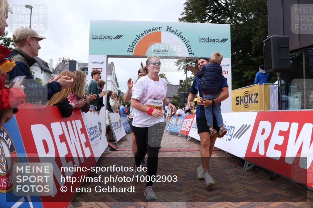 30.08.2026 - Blankeneser Heldenlauf Lena Gebhardt http://msf.ph/oto/10062903 30.08.2026 12:34:45 Ziel 2311, 2371, 2372, 2844, 2901, 4449 meine-sportfotos.de