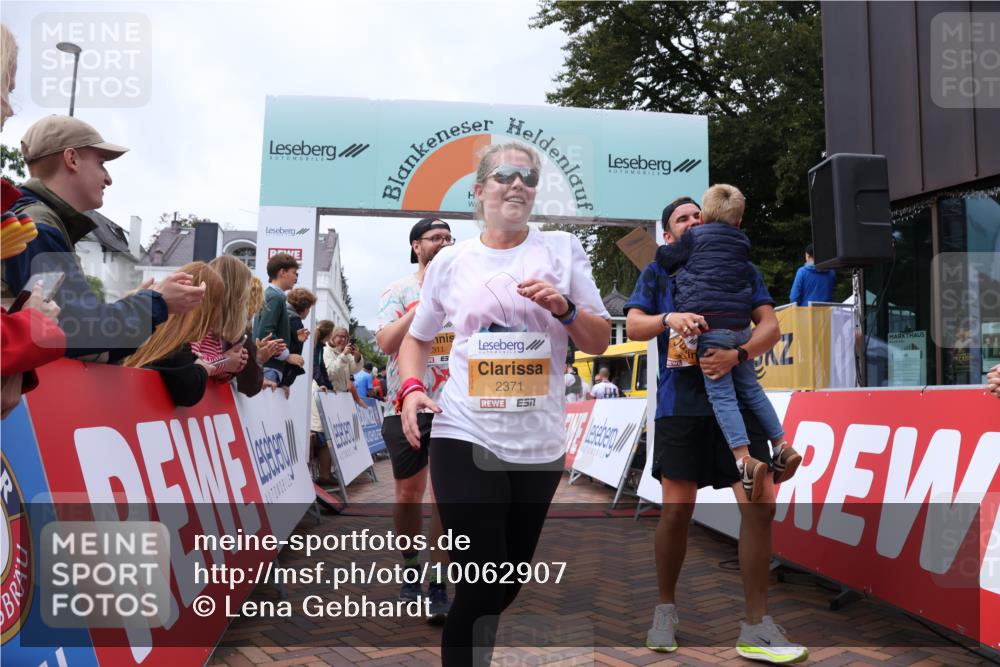 30.08.2026 - Blankeneser Heldenlauf Lena Gebhardt http://msf.ph/oto/10062907 30.08.2026 12:34:45 Ziel 2311, 2371, 2372, 2844, 2901, 4449 meine-sportfotos.de