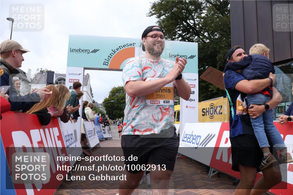30.08.2026 - Blankeneser Heldenlauf Lena Gebhardt http://msf.ph/oto/10062913 30.08.2026 12:34:46 Ziel 2311, 2371, 2372, 2844, 2901, 4449 meine-sportfotos.de