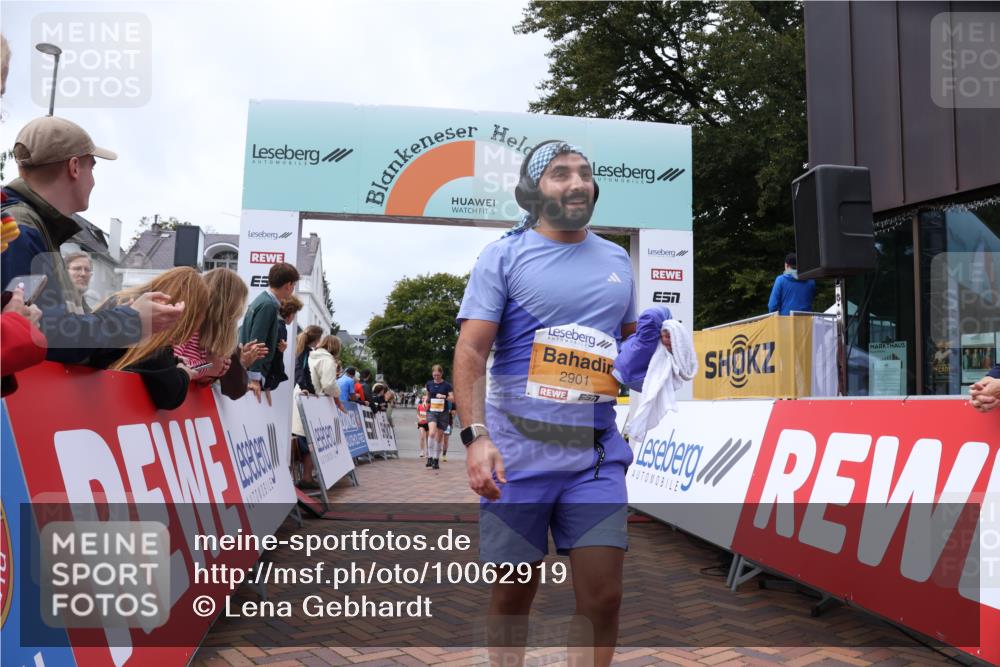 30.08.2026 - Blankeneser Heldenlauf Lena Gebhardt http://msf.ph/oto/10062919 30.08.2026 12:34:47 Ziel 2311, 2371, 2372, 2844, 2901, 4435 meine-sportfotos.de