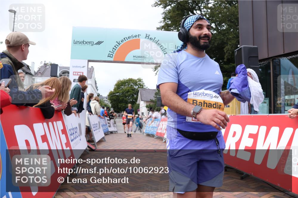 30.08.2026 - Blankeneser Heldenlauf Lena Gebhardt http://msf.ph/oto/10062923 30.08.2026 12:34:48 Ziel 2311, 2371, 2372, 2628, 2844, 2901, 4435 meine-sportfotos.de